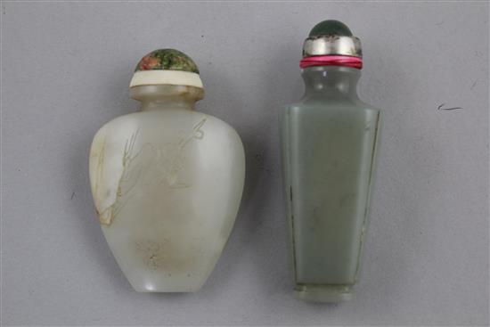 Two Chinese jade snuff bottles, 1800-1900, 6cm